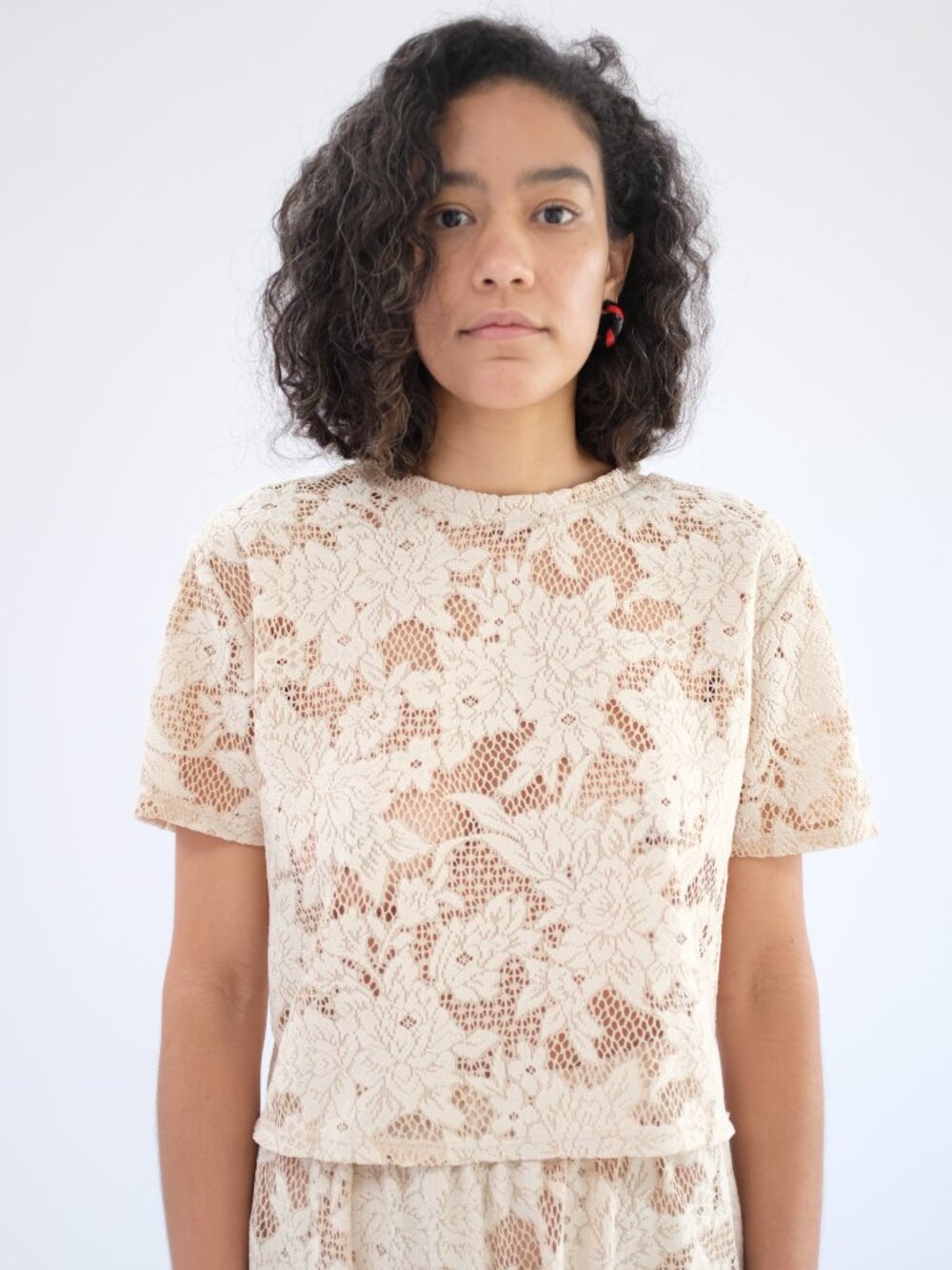 BEKLINA LACE T-SHIRT — IVORY — SIZE S/M